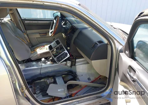 2005 Chrysler 300C z USA, uszkodzony, nr VIN 2C3AA63H05H665672